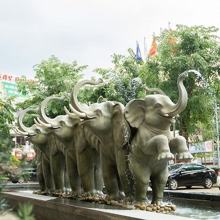 Elephants Hotel Buôn Ma Thuột Extérieur photo